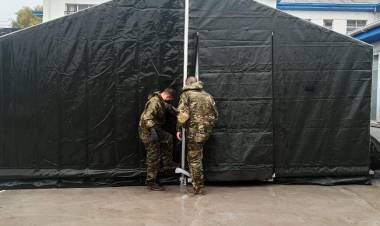 Cuatro hospitales del Maule cuentan con apoyo de carpas del Ejército de Chile