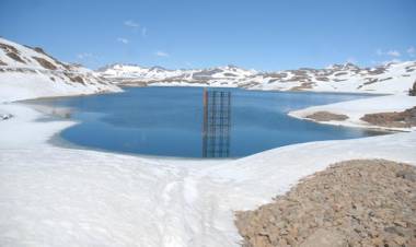 Llaman a la calma tras alerta amarilla por enjambre sísmico en Laguna del Maule