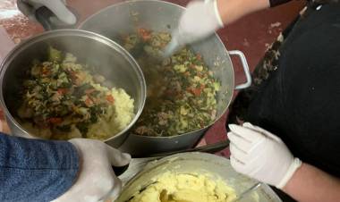 Linarenses se unen para apoyar con almuerzos a las familias afectadas socialmente por el Covid-19