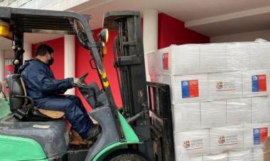 Concejala Alarcón: “Le pido humildemente y por favor al alcalde Mario Meza que entregue las cajas de alimentos que están guardadas en el Gimnasio de Linares”