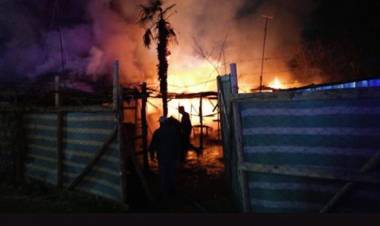 Incendio deja 10 personas damnificadas en Linares