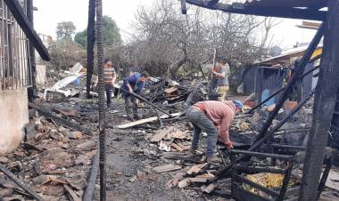 Recalentamiento eléctrico provocó incendio que dejó 10 damnificados en Linares