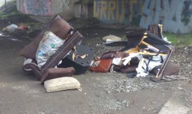 Denuncian microbasurales en riberas del río Liguay en la comuna de Longaví