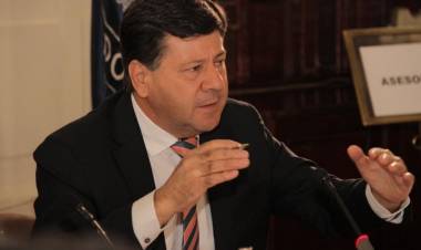 Senador Juan Castro anunció voto a favor del retiro de fondos de las AFP