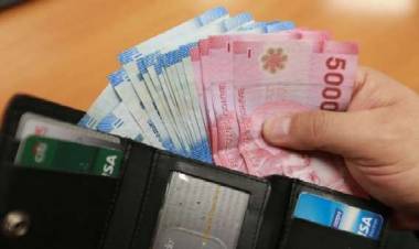 Carabinero de franco encuentra billetera con medio millón de pesos y la devuelve a su dueña