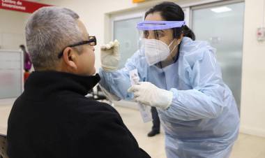  Municipalidad de Parral entregó “Bono Covid-19” a funcionarios de salud