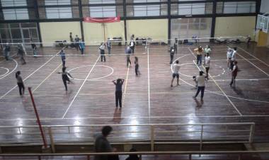 Asignan recursos para mejoramiento de recintos deportivos de Parral