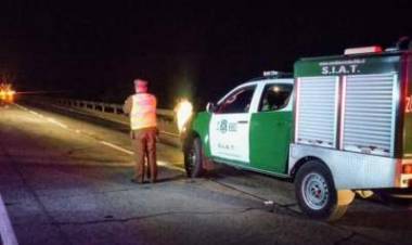 Un fallecido y tres lesionados graves deja volcamiento en sector rural de Longaví