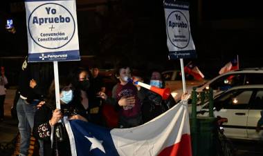 Académicos explican el proceso constituyente que se inició tras el Plebiscito Nacional y el complejo escenario de los postulantes independientes