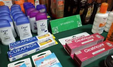 Dos mujeres detenidas por hurto de diversas especies desde farmacia linarense