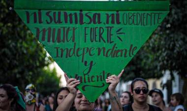 “Mujeres por Linares” denuncian violencia y agresividad cotidiana en el “Día Internacional contra la Violencia hacia las Mujeres”