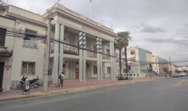 Abogado y docente tendría la primera opción para ser director de control de la Municipalidad de Linares