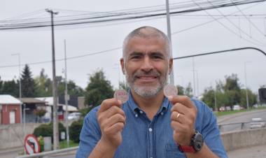  Waldo Alfaro apuesta por el cuidado del medio ambiente y entrega publicidad de su campaña en papel germinable 