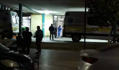Funcionaria municipal grave por Covid-19 espera desde ayer en los pasillos de urgencia por una cama UCI