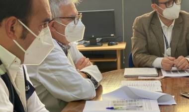 Autoridades coordinan apoyo ante colapso del hospital base de Linares debido a la crisis sanitaria del Covid-19