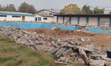 Nostalgia provoca el fin de la piscina del Instituto Linares