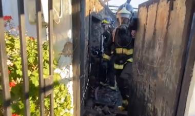 (AUDIO) Fuego afectó casa sin moradores en Linares