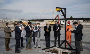 Presidente Piñera instaló la primera piedra del proyecto de nuevo hospital para Linares