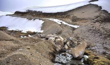 Denuncian destrucción de petroglifos en la zona de Laguna del Maule