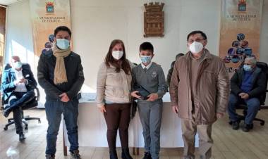 Masiva entrega de tablet para estudiantes de la comuna de Colbún
