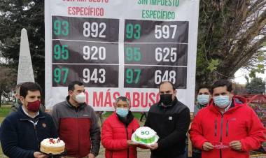 La fuerte ofensiva comunicacional de los alcaldes del Maule para frenar el alza de los combustibles y eliminar el impuesto específico