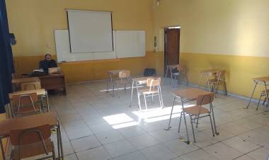 Retorno a clases en Linares: no llegó ningún alumno al liceo Bicentenario “Valentín Letelier”