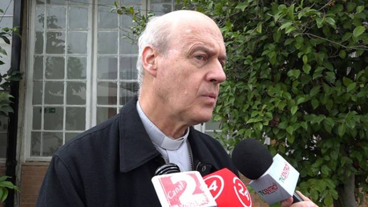 Líderes sociales y políticos dicen que  obispo Tomislav Koljatic debería restarse del Te Deum de Fiestas Patrias