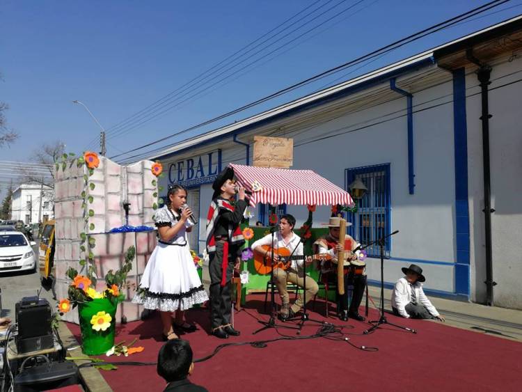 Hermosa celebración de Fiestas Patrias realizó "Escuela España"