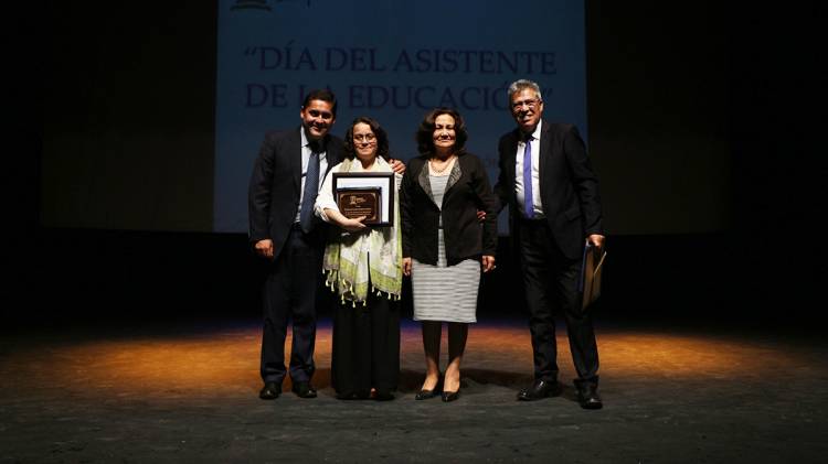 Reconocimientos en el "Día del Asistente de la Educación"