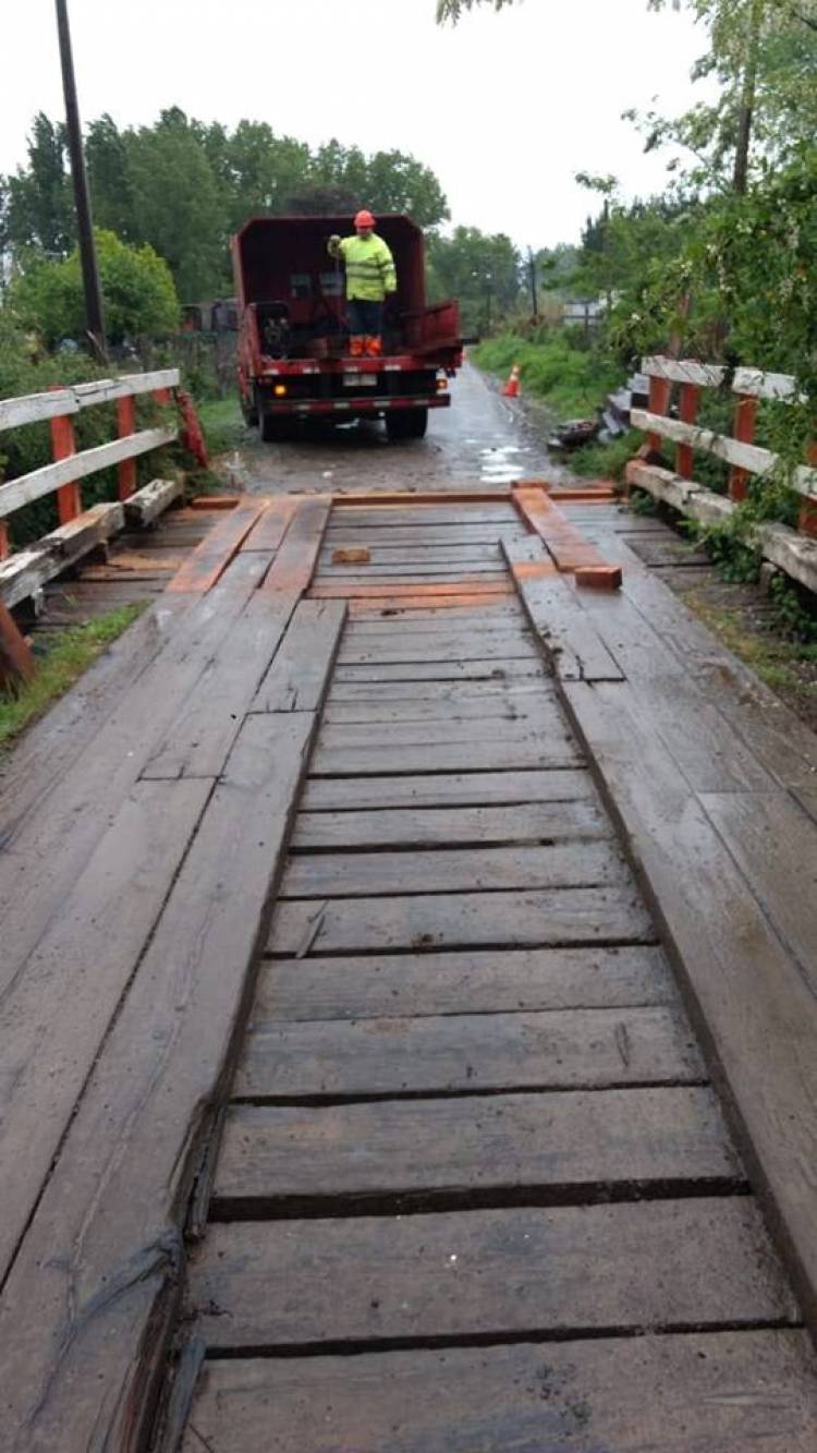 Municipio de Longaví y Vialidad reparan puente "La Quiriquina"