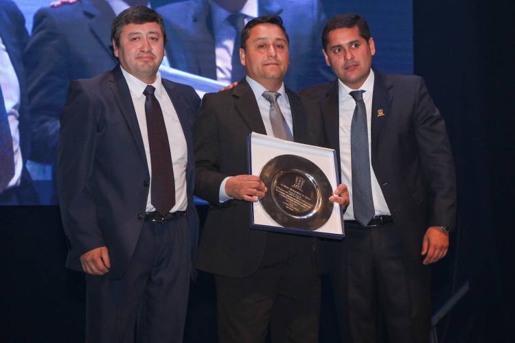 Emotiva entrega de medallas al mérito municipal