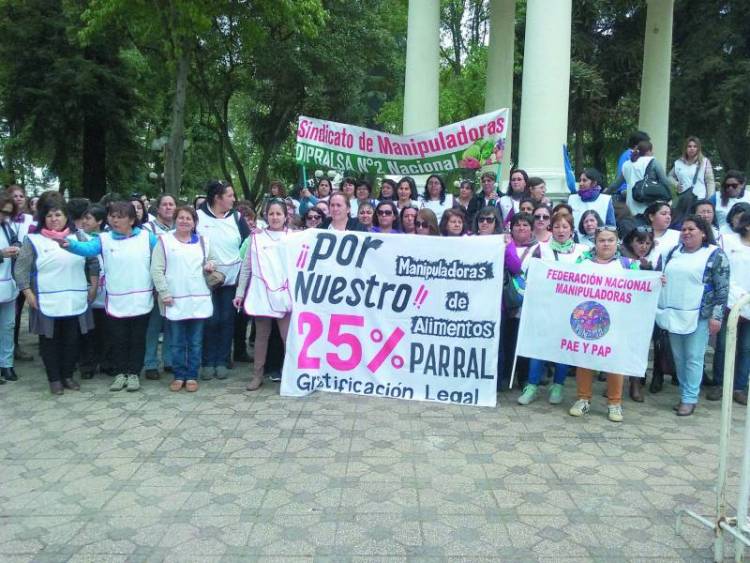 Manipuladoras de alimentos y trabajadores de jardines infantiles realizarán paro de actividades