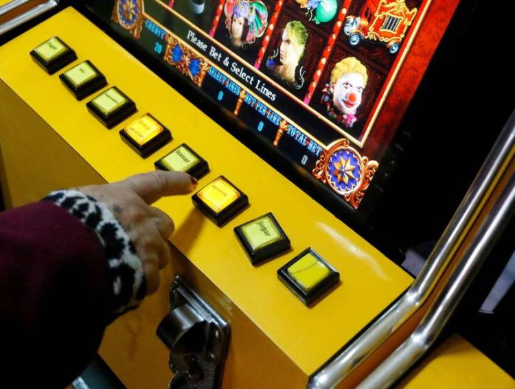 Municipio anuncia “guerra” contra máquinas tragamonedas en Linares