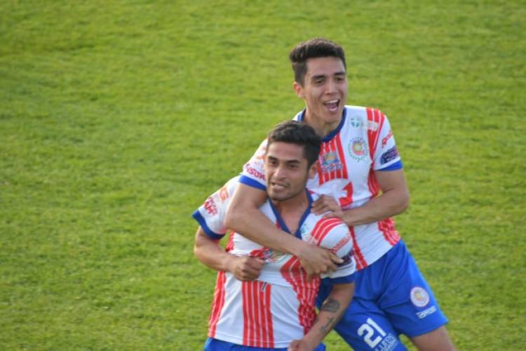 Deportes Linares juega a estadio lleno por el ascenso a la Segunda División Profesional