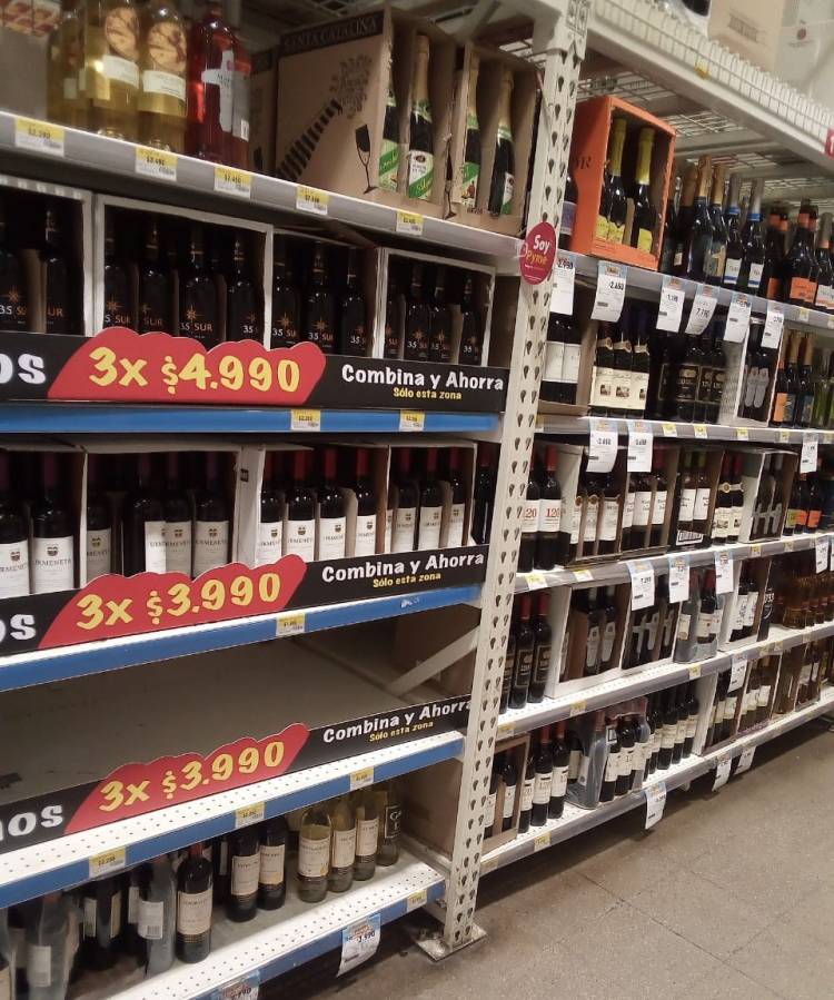 Dueños de botillerías y expendio de alcoholes denuncian persecusión de la autoridad sanitaria en Linares
