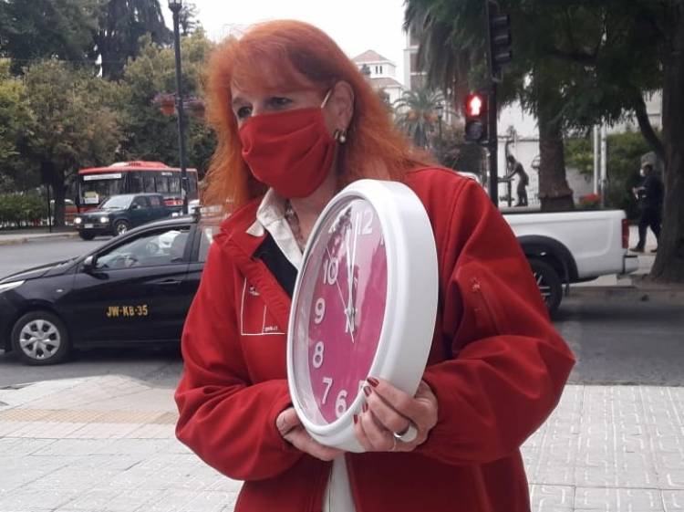 Horario de invierno: ¿cuándo hay que cambiar la hora en Chile?
