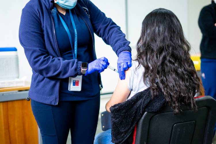 Advierten peligro de relajar medidas sanitarias ante llegada de variante Delta del Covid-19